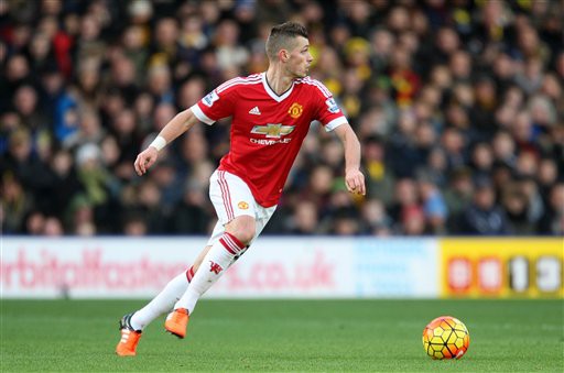 Schneiderlin là “bùa hộ mệnh” của Van Gaal