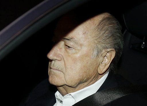 Bị cấm 8 năm, Sepp Blatter mất ghế Chủ tịch FIFA