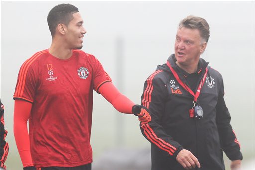 Chris Smalling: “Chúng tôi không chiến đấu vì Van Gaal”