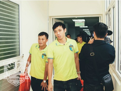 Thành Lương, Văn Quyết đến thăm các em nhỏ mắc bệnh ung thư