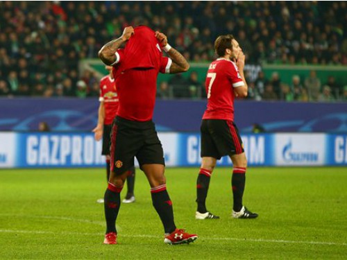 Wolfsburg 3-2 Man Utd: M.U cay đắng rời cuộc chơi