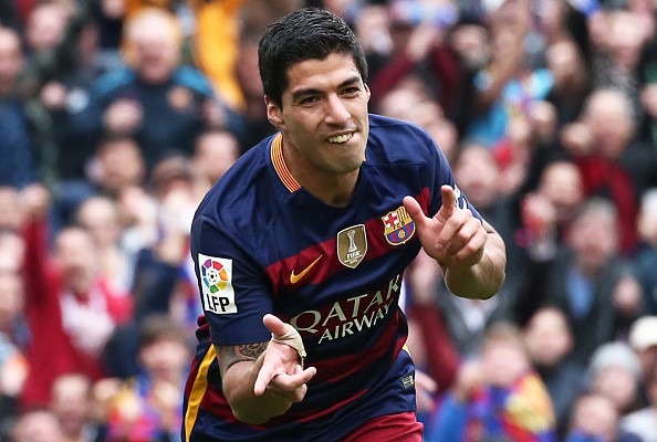 Suarez san bằng kỷ lục chân sút Uruguay xuất sắc nhất lịch sử Barca