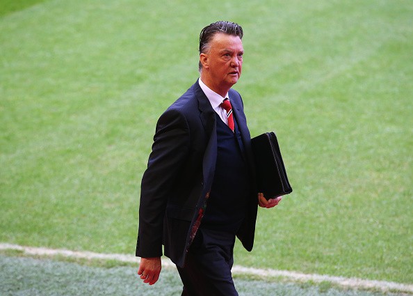 Van Gaal hai lần nộp đơn từ chức ở M.U
