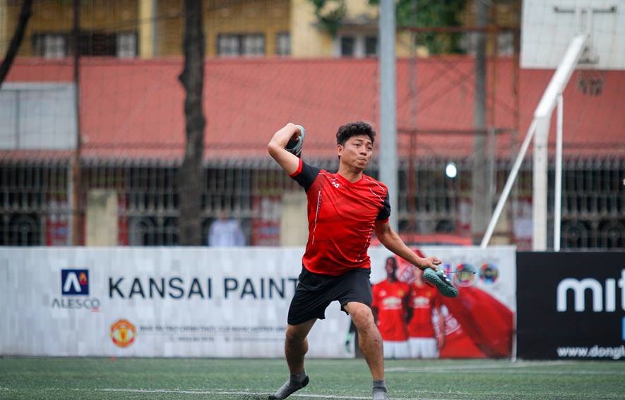 Án phạt nặng dành cho cầu thủ phong trào vì hành vi phi thể thao