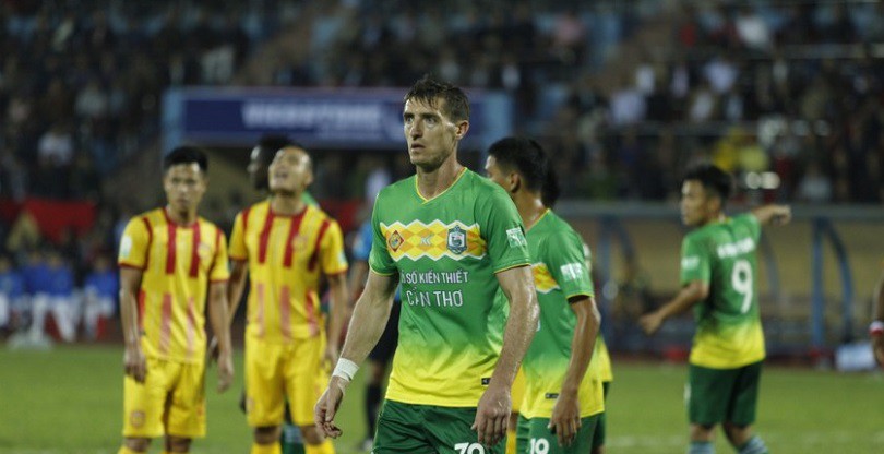 Top 5 pha bỏ lỡ khó tin vòng 1 V.League 2018: Dyachenko tái hiện hình ảnh "thánh lốp" Welbeck