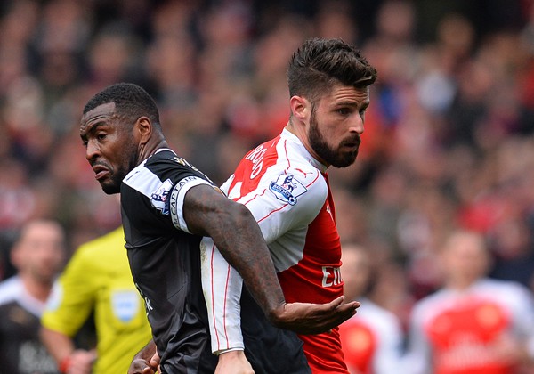 Arsenal thắng ngược Leicester 2-1: Suýt công... dã tràng