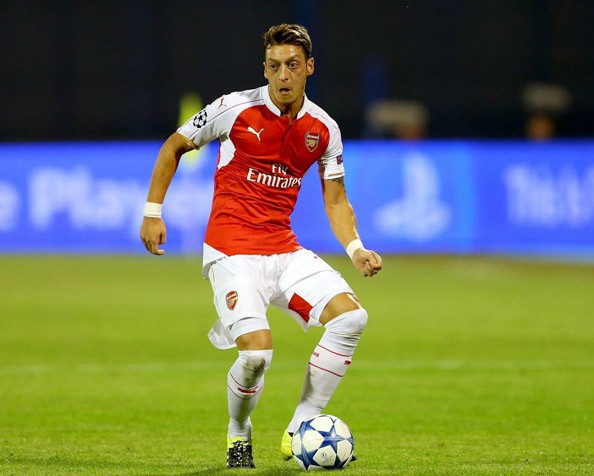 Không đủ đất diễn tại Arsenal, Oezil muốn ra đi