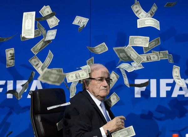Tìm thấy bằng chứng Blatter đưa tiền cho Platini