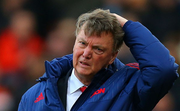 Van Gaal ức chế nhưng bất lực với giới truyền thông