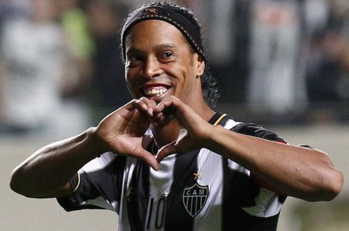 Ronaldinho cập bến Besiktas