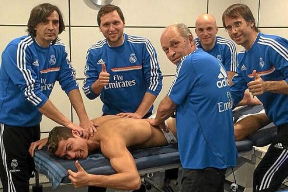 Chuyện của sao: Ronaldo chi đậm sau khi nhận QBV