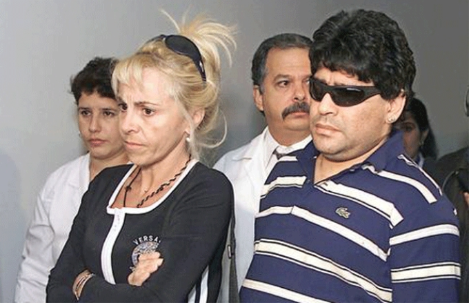 Chuyện của sao: Maradona dùng ma túy lần đầu ở Tây Ban Nha