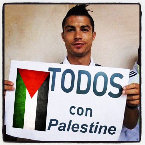 Ronaldo bỏ 2 tỉ VNĐ để cứu 1 fan nhí Real