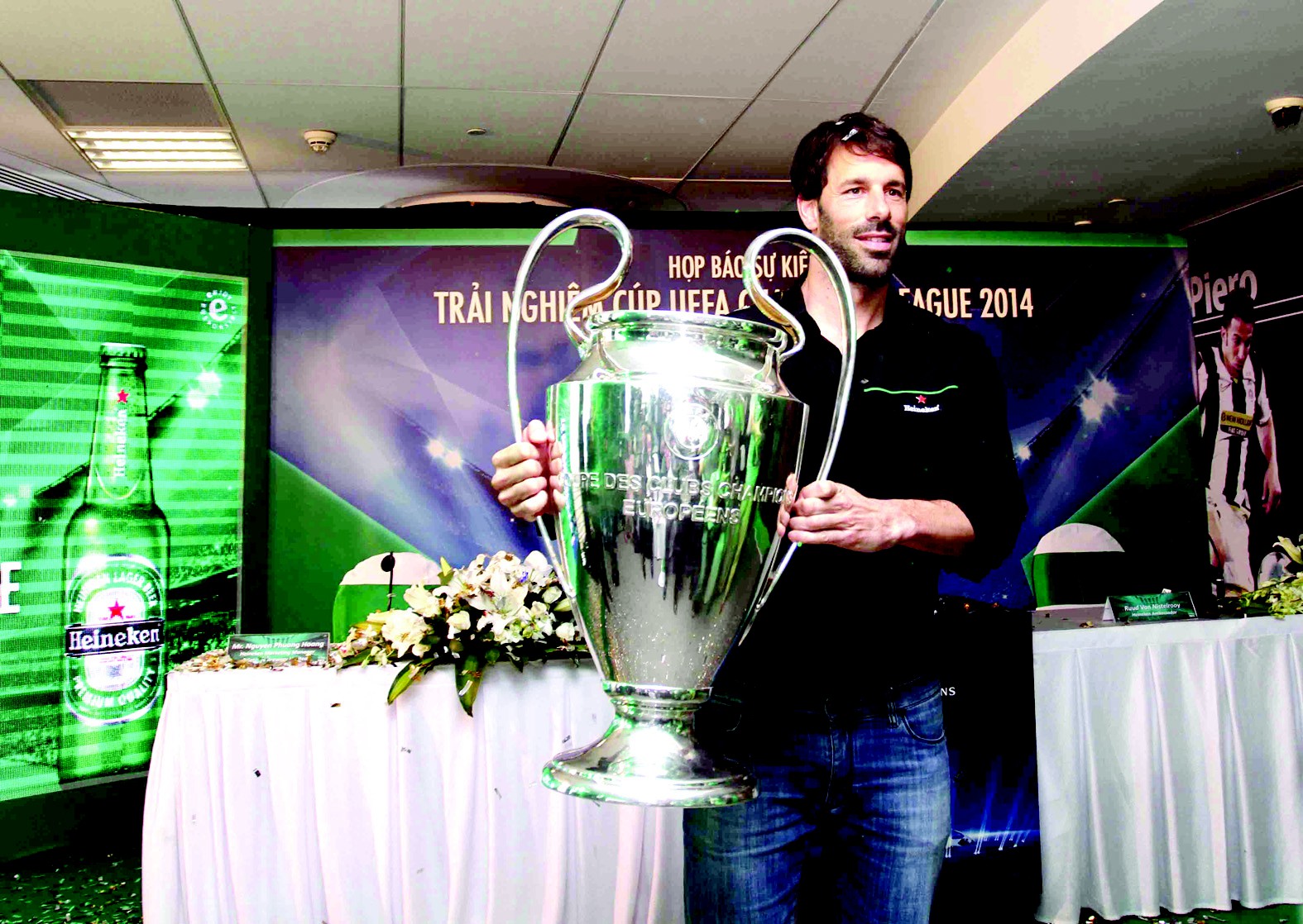 Ruud Van Nistelrooy: “Hãy theo đuổi giấc mơ”