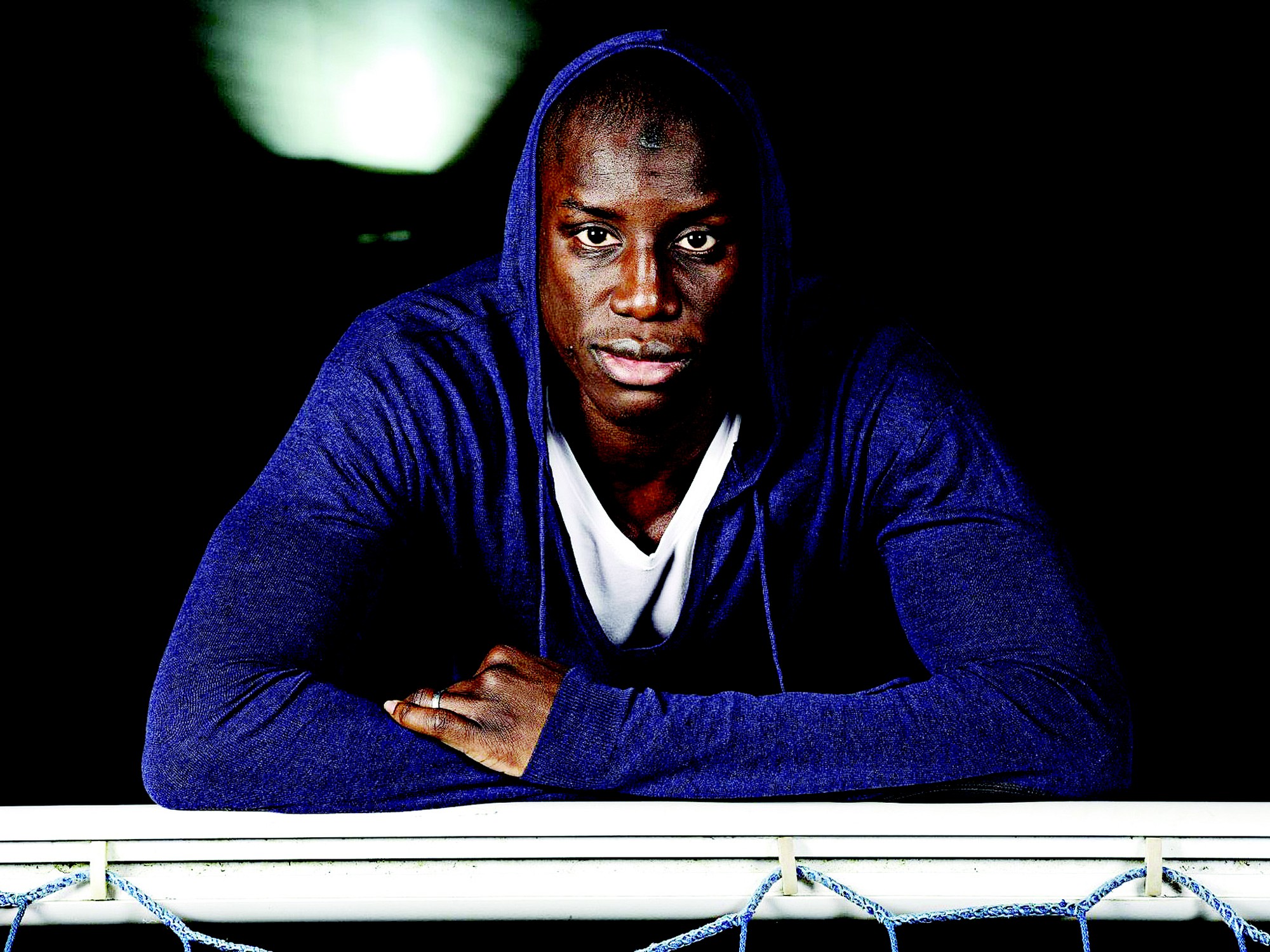 Cha Demba Ba làm nghề ướp xác chết