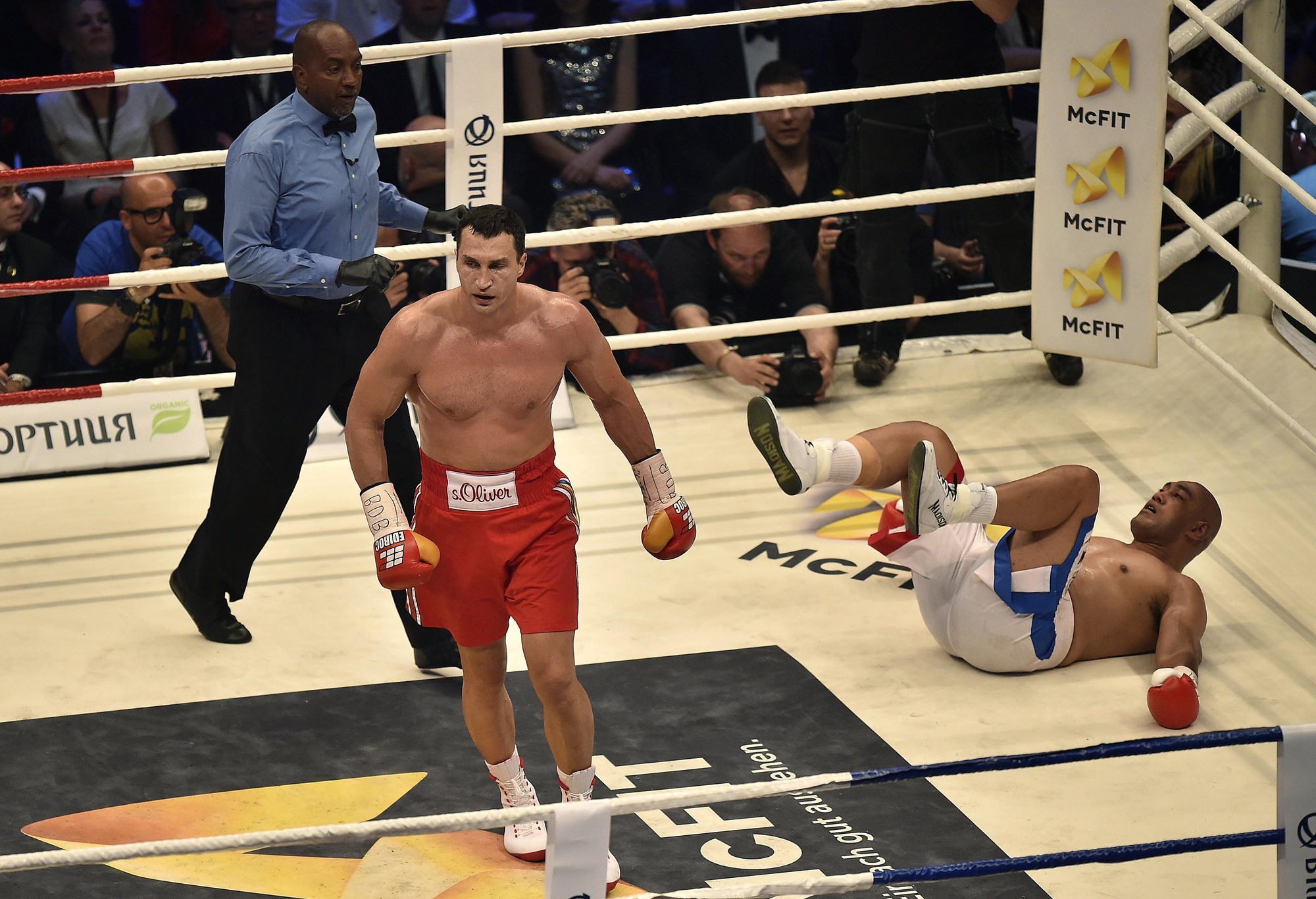 Wladimir Klitschko hạ knock-out Alex Leapai, vị vua tuyệt đối