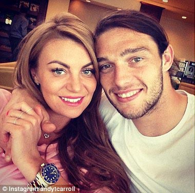 Andy Carroll cùng bạn gái nghỉ dưỡng ở Dubai