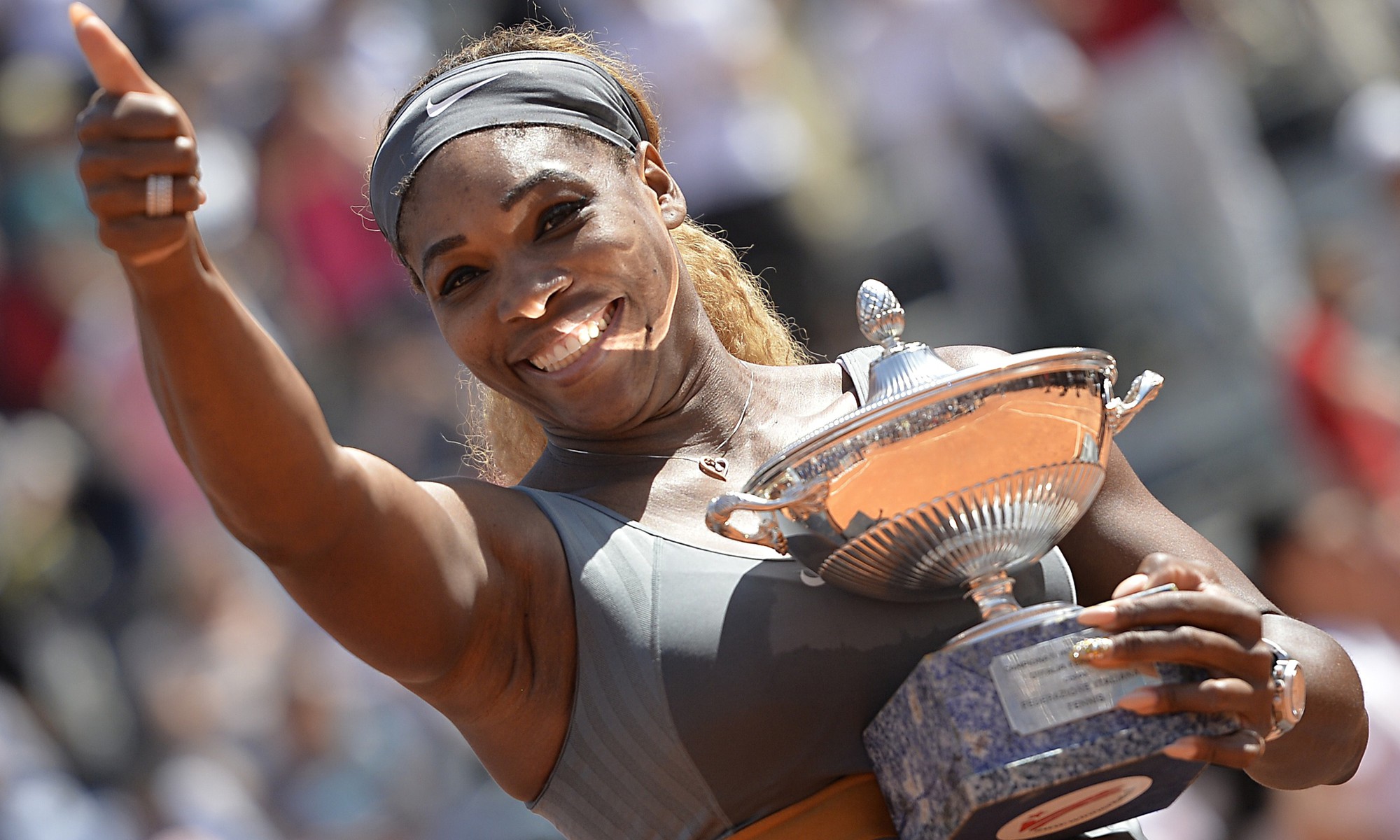 Serena Williams vô địch Rome Open: Tượng đài khó xô đổ