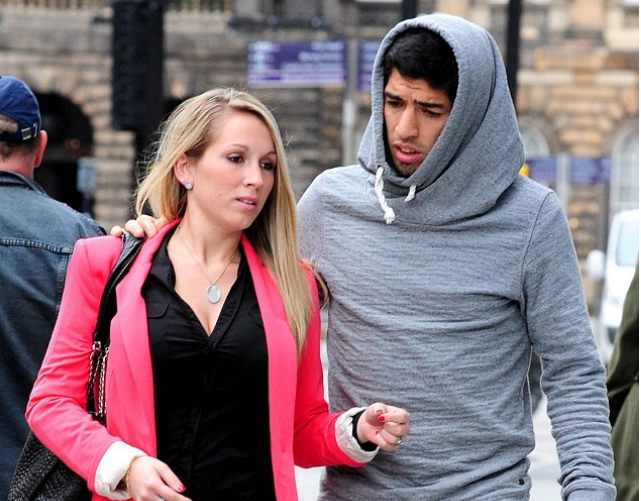 Suarez bị giật tóc móc mắt nếu trở lại Anh