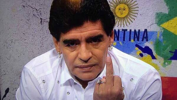 Vụ Chủ tịch LĐBĐ Argentina “nói đểu” Diego Maradona: Cậu bé Vàng phản đòn