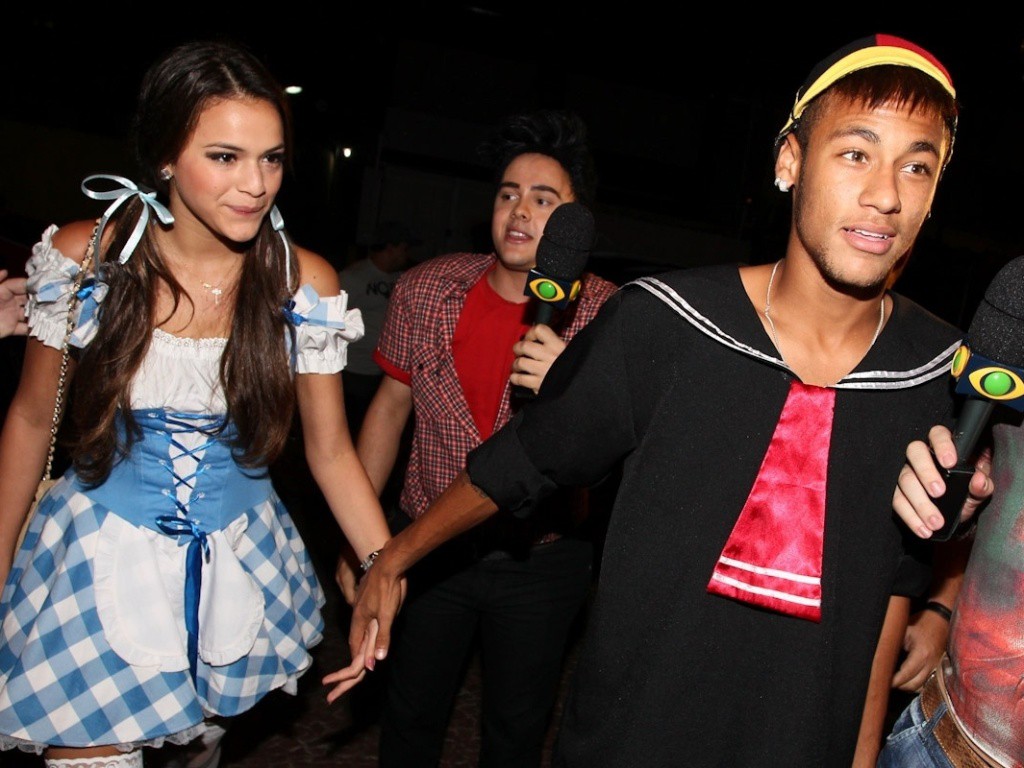Thắng kiện tạp chí Playboy, Neymar vẫn bị mẹ vợ chê.