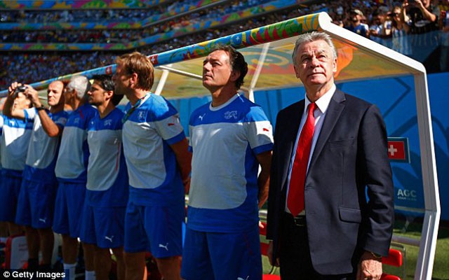 Ottmar Hitzfeld giã từ sự nghiệp: Tạm biệt một tượng đài