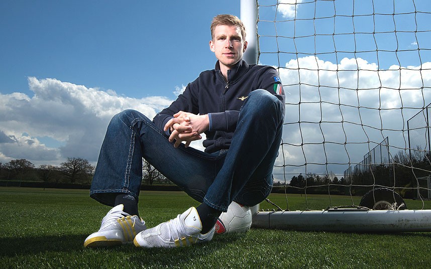 Bí mật của sao: Mertesacker sợ ong
