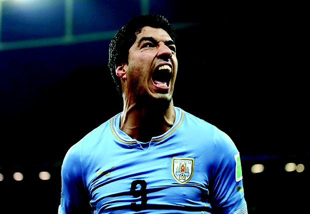 Suarez khiến bố đẻ bị coi là chó?