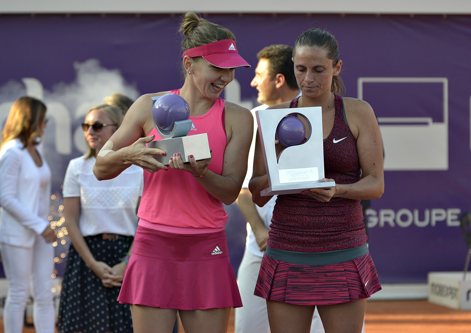 Simone Halep vô địch giải Bucharest