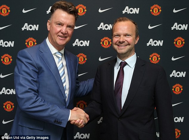Louis van Gaal làm từ thiện 1,2 triệu bảng: Trái tim nhân ái của “Van Hitler”