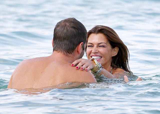 Van der Vaart đắm đuối bên bồ già