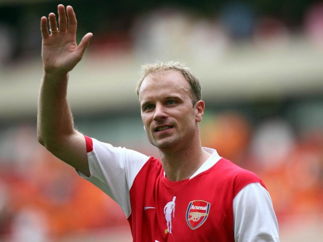Vì sao Bergkamp sợ đi máy bay?
