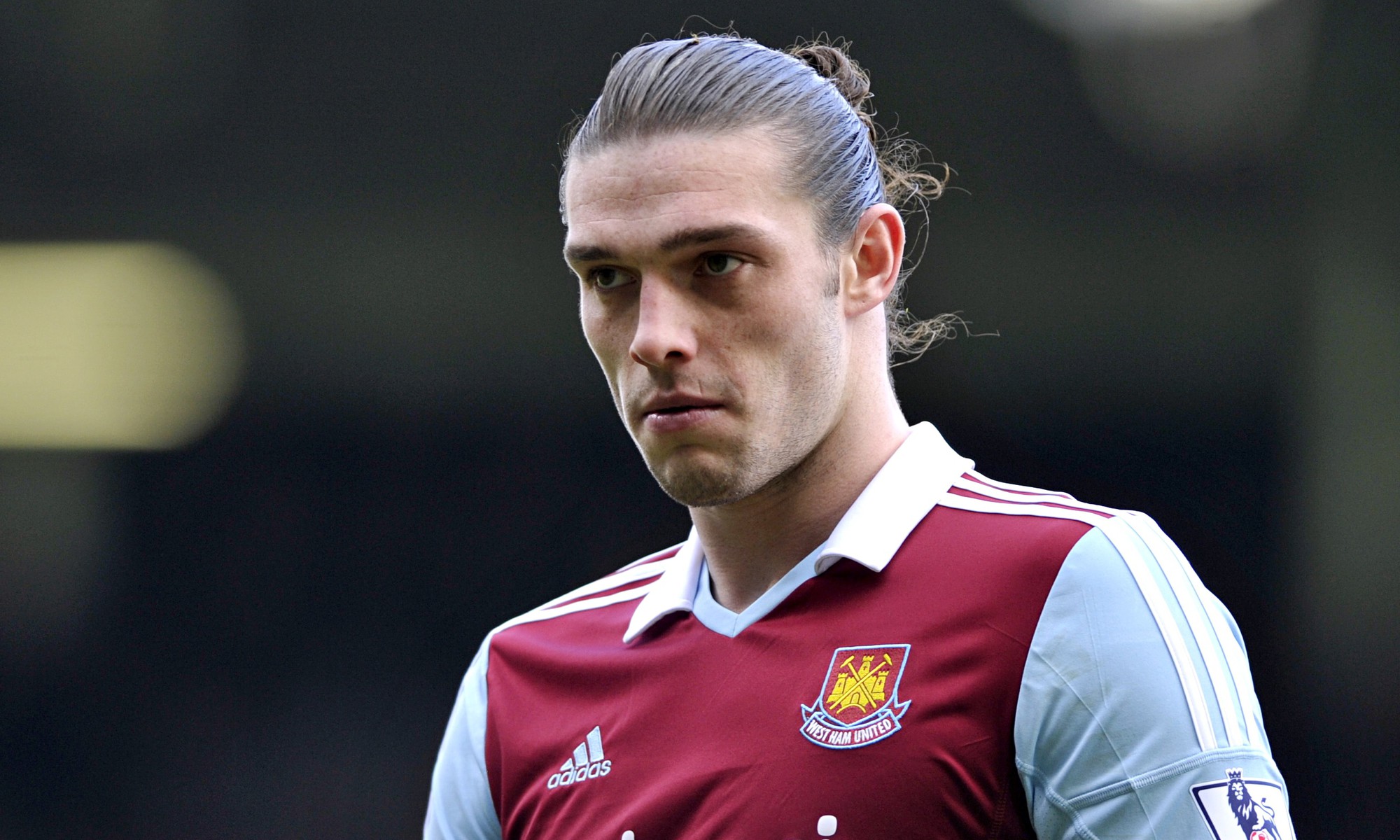 Vận đen chưa ngừng theo đuổi Andy Carroll