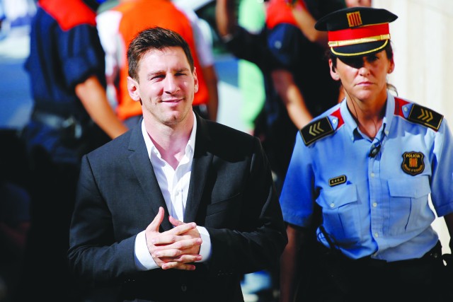 Messi vẫn phải hầu tòa vì trốn thuế