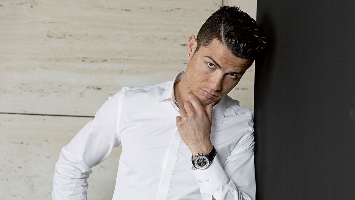 Bí quyết của sao: Ronaldo “lừa” gái bằng trầm hương Việt Nam