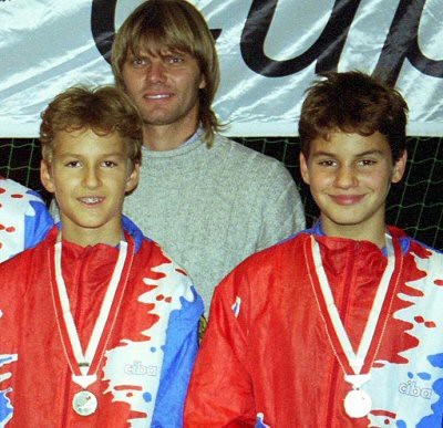 BÁN KẾT DAVIS CUP NGÀY 2: Câu chuyện của người bạn Federer