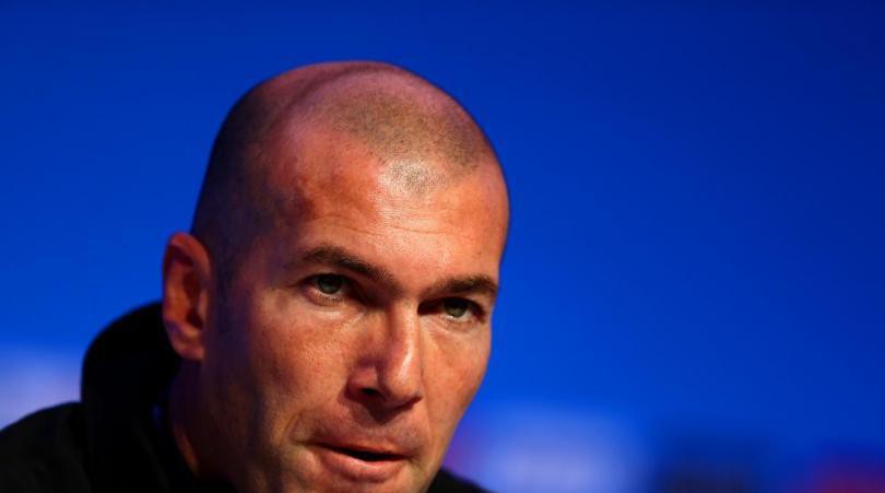 Zidane đứng trước án cấm chỉ đạo 6 tháng vì thiếu bằng