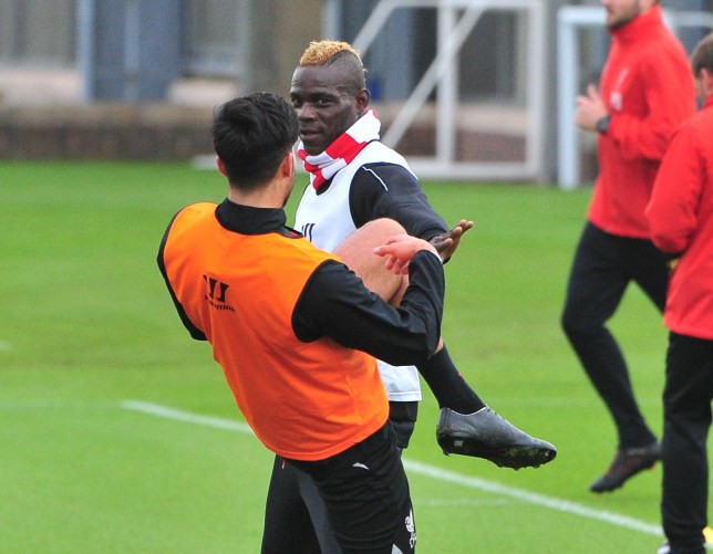 Vừa đến Liverpool Balotelli đã… choảng nhau với đồng đội