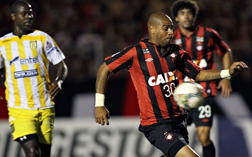 ‘Hoàng đế’ Adriano sắp trở lại sân cỏ
