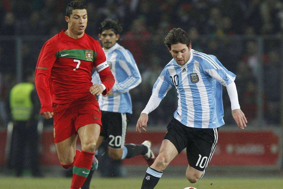 Messi – Ronaldo đọ sức trong màu áo tuyển