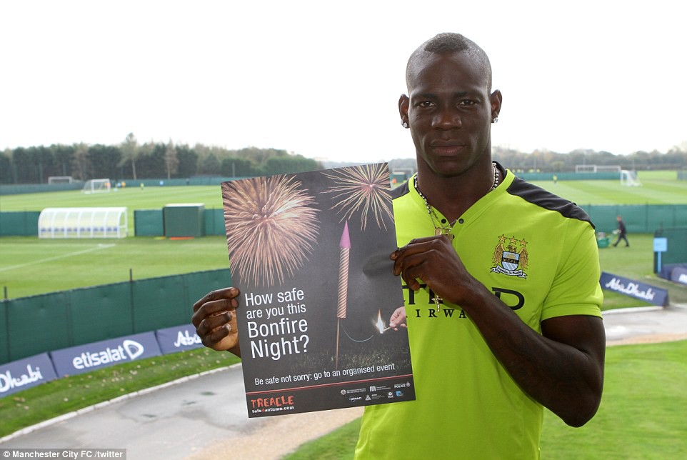 Khung cảnh ngôi biệt thự của Balotelli sau vụ đốt pháo hoa năm 2011