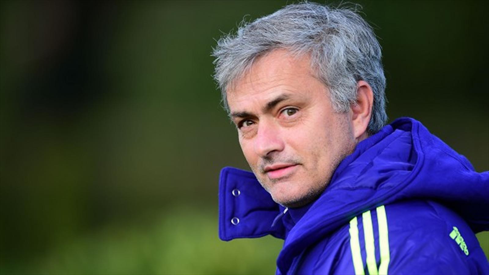 Chelsea muốn “trói chân” Mourinho