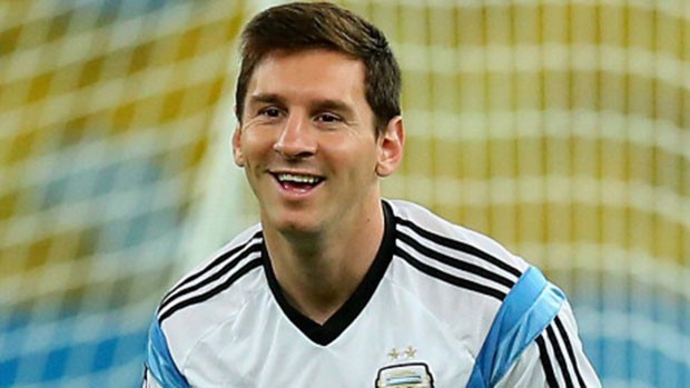 Ronaldo mở hội quán âm nhạc, Messi giúp tài năng nhí