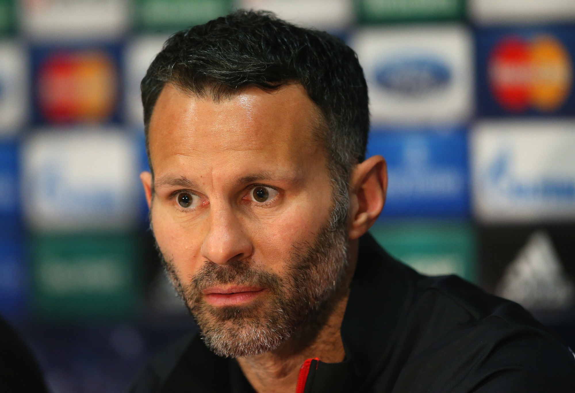 Ryan Giggs hối hận vì ngủ với em dâu