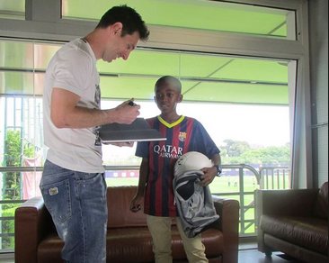 Messi quay phim tài liệu chống sốt rét