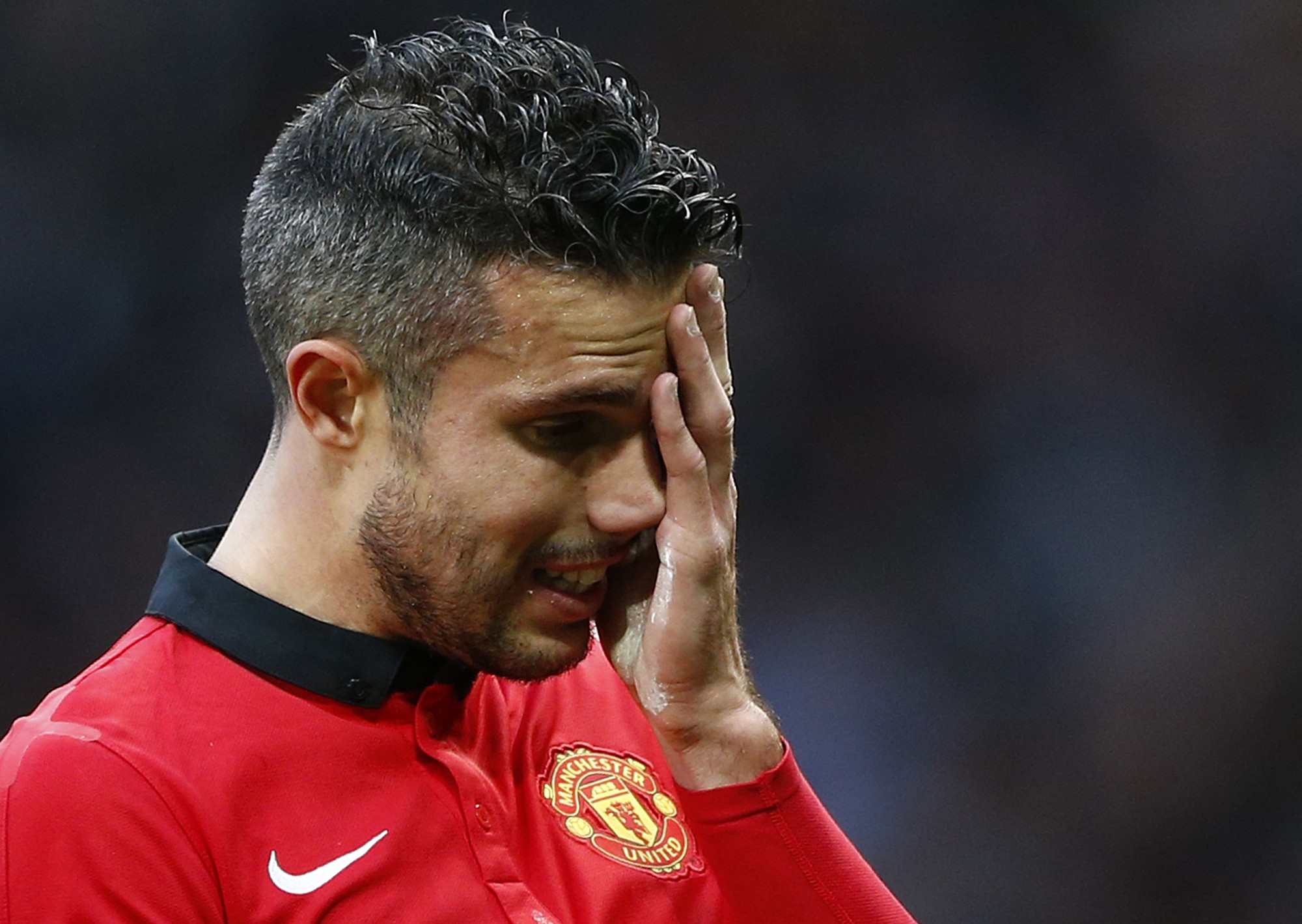 Man Utd thua 3 trận liên tiếp: Đã đến lúc bán Van Persie