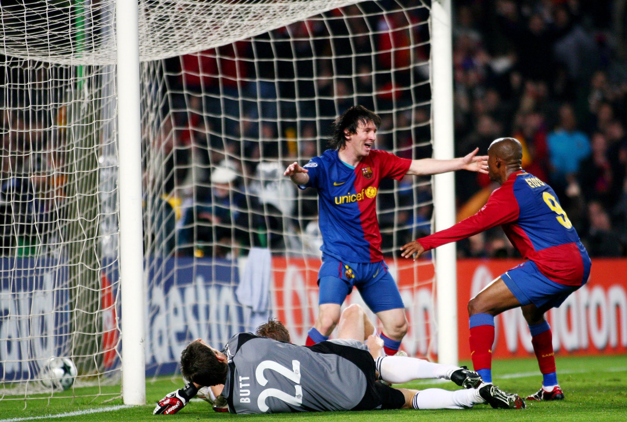 Xem lại trận Barca đè bẹp Bayern Munich tại CPL năm 2009