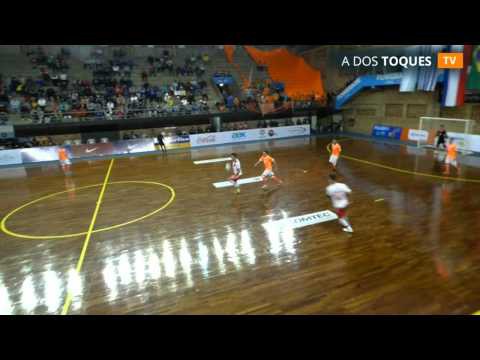 Falcao lại trổ tài rê bóng điêu luyện trên sân futsal