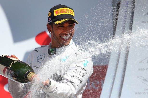 Hamilton ra giá “khủng” cho Mercedes