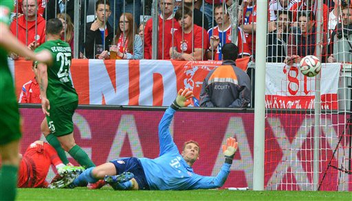 Pha đánh gót hạ gục Neuer có tên trong danh sách bàn thắng đẹp vòng 32 Bundesliga